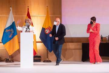 Homenaje del Cabildo a las caladoras grancanarias/TA.